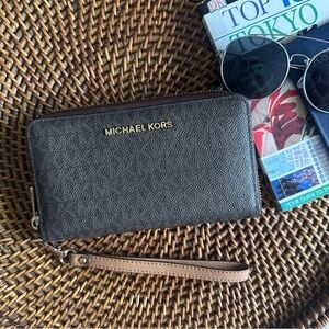 Michael Kors Jet Set Women's Travel Continental Wristlet Wallet Brown Tan